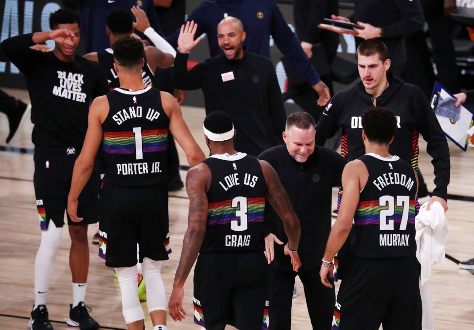 包含转会期欧篮联传出新动向，密尔沃基雄鹿迎来里程碑，管理层表态——质疑声仍在，更衣室氛围转暖的词条-9体育